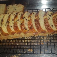 نان بروتشن کشمش و گردو