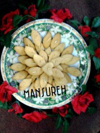 شیرینی نخودچی با پسته