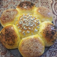 نان همبرگر با پنیر پارمزان