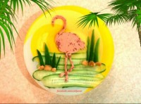 تزیین بشقاب با کالباس و خیار