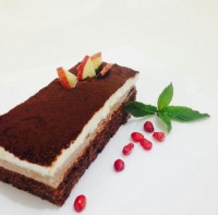 چیزکیک دورنگ با پایه کیک