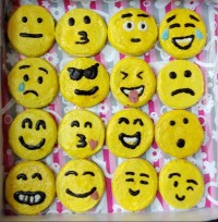 شوگر کوکیز با تزیین رویال آیسینگ (صورتک ها)