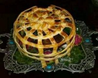 مرغ شکم پر در قفس