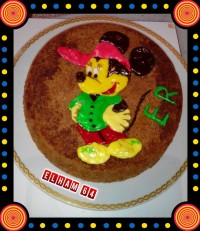 کیک با تزیین میکی موس خامه ای