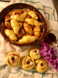 کروسان با مغز شکلات و گردو