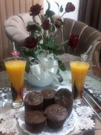 کاپ کیک به همراه آب پرتقال طبیعی