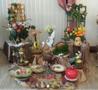 اینم از شب یلدای امشب من به غیر از سبزه همشو خودم درست کردم موزها دلفینن بادمجونا پنگوئن توت فرنگی ها گل اناناس طوطی و...