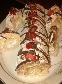 شیرینی رولت خامه ای