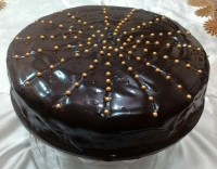 کیک اسفنجی با روکش گاناش