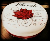 کیک اسفنجی با روکش فوندانت