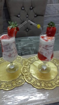 شیک توت فرنگی چند لایه