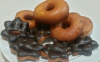 دونات های شکلاتی و کرم دار من