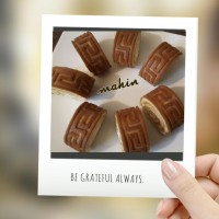 رولت خامه ای طرح دار