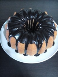 کیک پرتقالی با سس شکلات