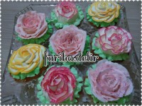 کاپ کیکای رزی با خامه