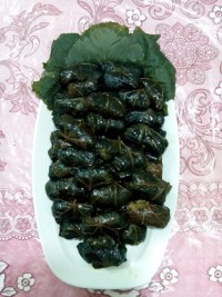 دلمه برگ مو با مرغ