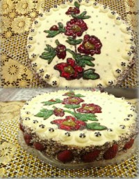 کیک تولد با تزیین بریلو