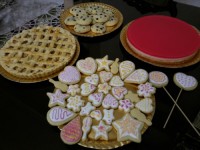 چیز کیک توت فرنگی. پای سیب و دارچین . کوکی. بیسکویت باتزئین رویال آیسینگ