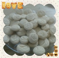 سلام دوست جونیا اینم شیرینی برنجی من ببخشید که قیافش اینجوریه ازشانسم سیاه دانه گیر نیوردم دوستون دارم