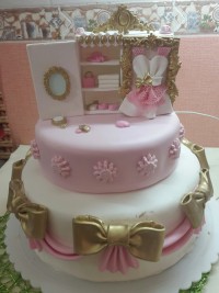 اینم کیک تولد یه دونه دخترم