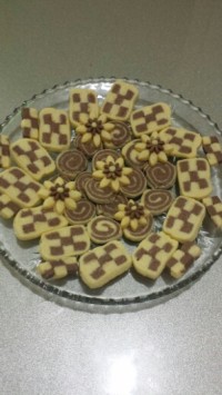 شیرینی خشک دورنگ
