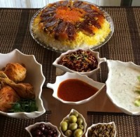 زرشک پلو بامرغ با ته دیگ بال