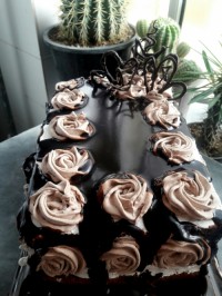 کیک شکلاتی با سس گاناش