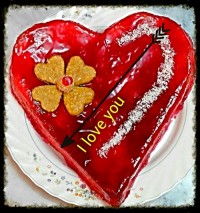 کیک اسفنجی با روکش ژله و گلهایی از جنس خمیر مارسیپان