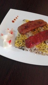 گشنیز پلو و کباب تابه ای