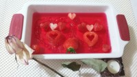 ژله تمشک با تزئین توت فرنگی
