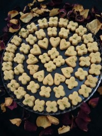 شیرینی نخودچی با پسته