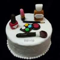 کیک لوازم آرایش