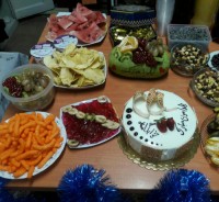 میز یلدامون داخل خوابگاه