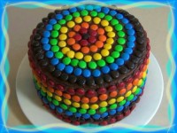 کیک شکلاتی با روکش شکلات و اسمارتیز