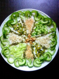 تزیین ساده ماست و خیار اجیلی