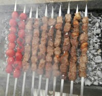 کباب گوشت برای نهار خانواده گی