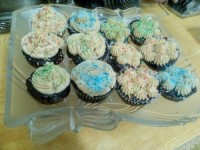 کاپ کیک شکلاتی با مغز وانیلی و رویه مخصوص