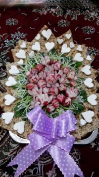 تزیین نان و پنیر و سبزی