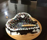 کیک باتزیین خامه