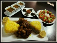 چلو ماهیچه با سس پیاز مخصوص و سالاد شیرازی و ترشی مامان پز