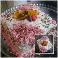 کیک با تزیین خامه