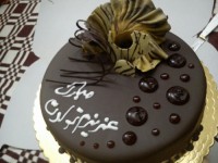 کیک موز با روکش شکلات