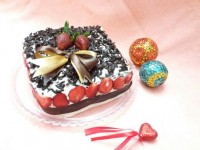 کیک شکلاتی با توت فرنگی