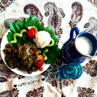 دلمه برگ مو و گوجه