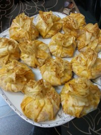 بقچه های گوشتی با خمیر یوفکا