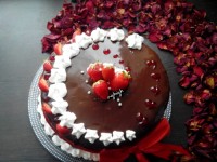 کیک خامه ای با روکش گاناش