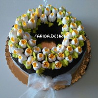 کیک خیس با گلهای خامه ای