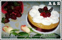 کیک توت فرنگی خامه ای