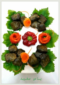 دلمه برگ مو با مرغ