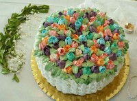 کیک شیفون با تزیین خامه